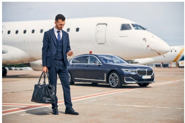 Get a Luxury Airport Car Service in NYC by LuxLimo